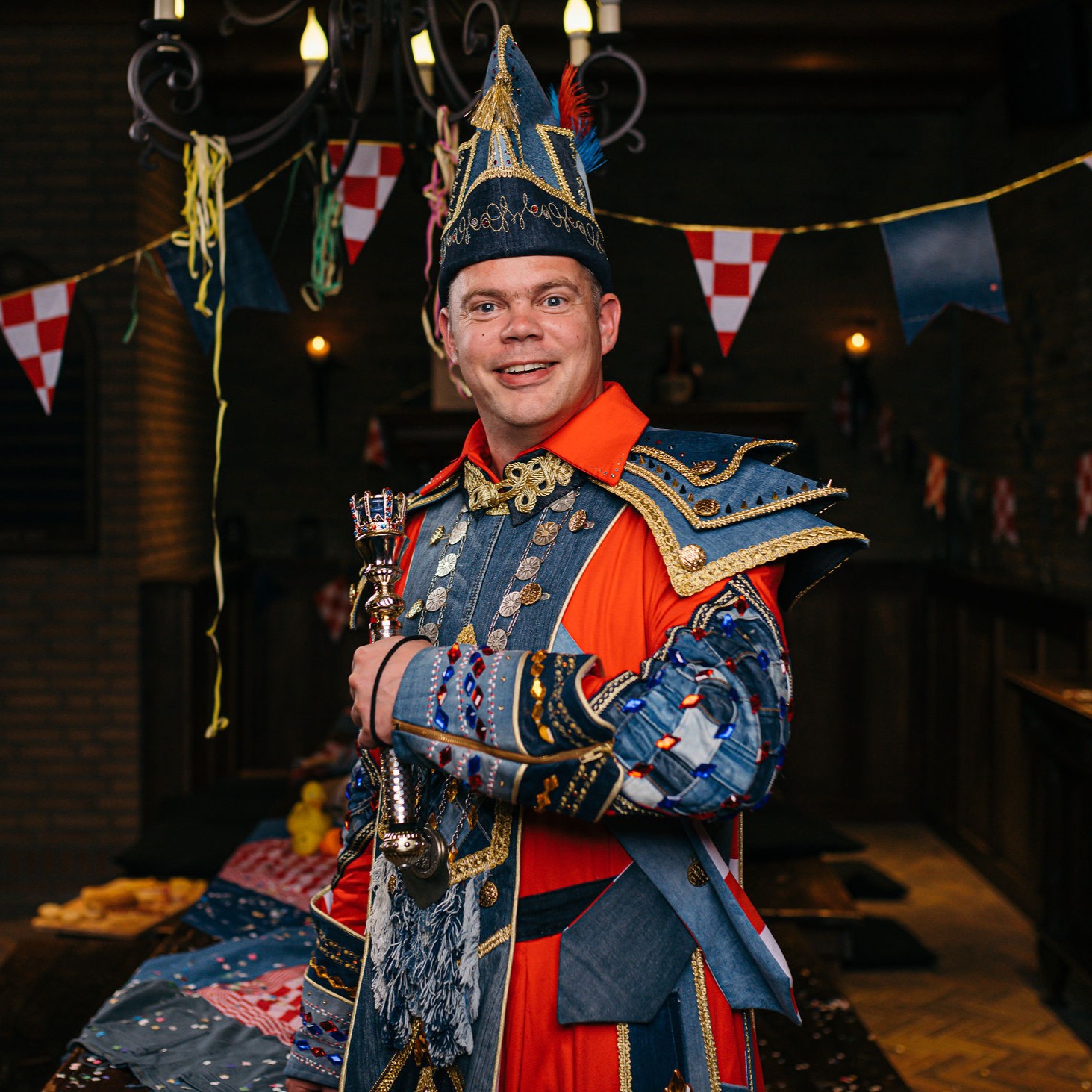 ZDH Grote Prins van Rommelgat Joris d’n Opschepper. Motto: ‘Fisten doede nie alleen!’ ZDH Grote Prins van Rommelgat Joris d’n Opschepper. Motto: ‘Fisten doede nie alleen!’